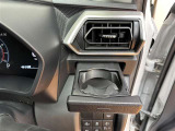 【カップホルダー】使いやすさバッチリ♪ 運転席から手の届く、ちょうど良い位置にあります(^^)/