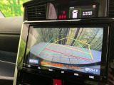 【バックカメラ】駐車時に後方がリアルタイム映像で確認できます。大型商業施設や立体駐車場での駐車時や、夜間のバック時に大活躍!運転スキルに関わらず、今や必須となった装備のひとつです!