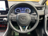 【純正革巻きステアリング】上質な革を使用することで、手にしっかり馴染みとても運転しやすいハンドルです♪