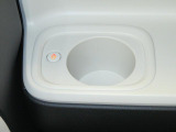 ホッとカップホルダーが運転席・助手席にあります。ホットドリンクをちょうど良い温度でキープしてくれる保温機能付で嬉しいです。