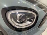 MINIを熟知したメカニックによる、100項目の納車前点検。ドイツ本国と同様の教育・訓練を受けたメカニックが、100項目にも上るポイントを徹底的に点検、整備した後にお客様にお引渡しします。