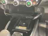 ワイヤレス充電器です!置くだけ充電が可能です♪対応したスマートフォンであれば、基本的に充電は可能です!