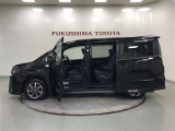 【まるごとクリーニング】シートを取り外し、車内を徹底洗浄。隅々まで丁寧に仕上げています。