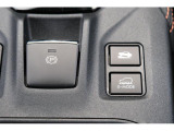 Xモード搭載。路面状況に応じてモードを選択するだけで、4輪の駆動力やブレーキなどを適切にコントロール。悪路からのスムーズな脱出をアシストします。
