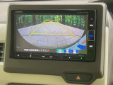 【バックカメラ】駐車時に後方がリアルタイム映像で確認できます。大型商業施設や立体駐車場での駐車時や、夜間のバック時に大活躍!運転スキルに関わらず、今や必須となった装備のひとつです!