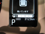 たとえばダイハツのお店にある、たくさんのスマアシ搭載車は、正常に作動する事をしっかり確認します。