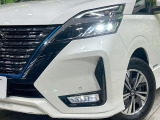 【LEDヘッドライト】悪天候や夜間走行時も良好な視界を確保し安心して運転できる高輝度LEDヘッドライトを装備!点灯速度が早く、消費電力も抑えられています。