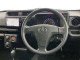 運転席まわりです。 各操作スイッチは使いやすい位置に配置されてます。