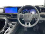 運転席まわりです。 各操作スイッチは使いやすい位置に配置されてます。