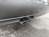 高級車にもかかわらず、走りを期待させるマフラー。