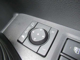 駐車時や狭い道でのすれ違い時に気を使うミラー。電動格納式ドアミラーはそんな時に便利です。
