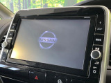 【純正9型ナビ】人気の大型9インチナビを装備。存在感のある大画面はインパクト大!ナビ利用時のマップ表示は見やすく、テレビやDVDは臨場感がアップ!いつものドライブがグッと楽しくなります♪