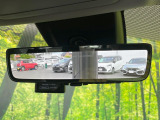 【デジタルインナーミラー】後席の大きな荷物や同乗者で後方が確認しづらい時でも安心!カメラが撮影した車両後方の映像をルームミラー内に表示。クリアな視界で状況の確認が可能です!