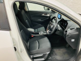 操作性に優れた運転席となります!小物入れや各ボタンの配置にこだわり、使いやすいです!座り心地もよく視認性も良好なのでロングドライブもお任せ下さい!