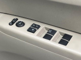 【電動格納ミラー】サイドミラーは電動格納式となっており、狭い駐車場でもキズがつくリスクを抑えられます。