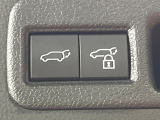 【パワーバックドア】スマートキーや運転席のボタンを押すだけでリアゲートが自動で開閉します!荷物を持っている時や、高い位置にあるバックドアを閉める際に便利な機能です♪