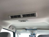 天井のファンで車内の空気を循環させて、後席に座る方も快適にしてくれます☆