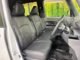 運転席シート廻りは使用感も少なく、良好な状態となっています。前オーナー様が丁寧に使っていたことがよくわかりますね。
