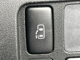 【パワースライドドア】スマートキーや運転席のスイッチでスライドドアの開閉が可能♪電動だから力を入れてドアを開ける必要が無く、小さいお子様でも、重い荷物を持っている時もラクに開け閉めできます♪