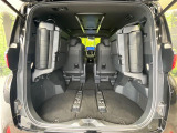 普段のお買い物や通勤、送迎等に十分な荷室スペースを確保しております。セカンドシートを倒すと、大きな荷物の積載も可能です♪