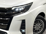 【LEDヘッドライト】悪天候や夜間走行時も良好な視界を確保し安心して運転できる高輝度LEDヘッドライトを装備!点灯速度が早く、消費電力も抑えられています。