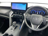 運転席まわりです。 各操作スイッチは使いやすい位置に配置されてます。