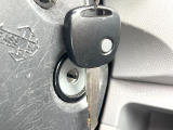 【キーレス】少し離れた場所からでもボタン一つでドアの開錠・施錠ができるのでとっても便利!ドアの鍵穴周りに傷をつけることもありません♪