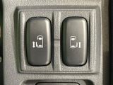 【両側パワースライドドア】スマートキーや運転席のスイッチで後席両側スライドドアの開閉が可能♪電動だから力を入れてドアを開ける必要が無く、小さなお子様でも簡単に開け閉めでき快適です♪