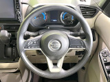 インテリアに合わせたデザインのステアリングは、運転される方のことも考え、運転しやすい形状、大きさです。是非一度、実際に触ってお確かめください。