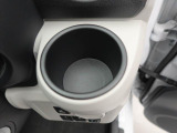 カップホルダーは運転席や助手席からちょうど手の届く位置です!!