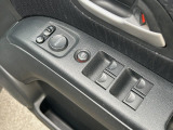 【電動格納ミラー】サイドミラーは電動格納式となっており、狭い駐車場でもキズがつくリスクを抑えられます。