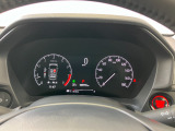 ホンダセンシング装着車となっております。衝突軽減ブレーキ、誤発進抑制機能、歩行者事故低減ステアリング、路外逸脱抑制機能、アダプティブクルーズコントロール、車線維持支援システム他、安全運転を幅広く支援。