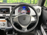 インテリアに合わせたデザインのステアリングは、運転される方のことも考え、運転しやすい形状、大きさです。是非一度、実際に触ってお確かめください。