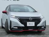 アダプティブLEDヘッドライト。フロントカメラで前方の状況を検知し対向車や先行車に眩しい思いをさせることなく必要なところだけを遠くまで照射します。