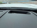 【オプション】ヘッドアップディスプレイ(フロントウィンドに運転に必要な情報が映し出されます)