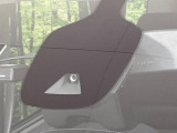 【エマージェンシーブレーキ】走行中に前方の車両等を認識し、衝突しそうな時は警報とブレーキで衝突回避と被害軽減をアシスト。より安全にドライブをお楽しみいただけます。