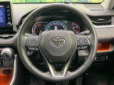 【純正革巻きステアリング】上質な革を使用することで、手にしっかり馴染みとても運転しやすいハンドルです♪