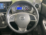 【純正革巻きステアリング】上質な革を使用することで、手にしっかり馴染みとても運転しやすいハンドルです♪