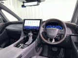 運転席まわりです。 各操作スイッチは使いやすい位置に配置されてます。