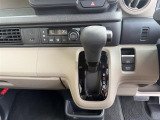 オートエアコン装着車で車内はいつも快適です。