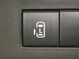 【パワースライドドア】スマートキーや運転席のスイッチでスライドドアの開閉が可能♪電動だから力を入れてドアを開ける必要が無く、小さいお子様でも、重い荷物を持っている時もラクに開け閉めできます♪