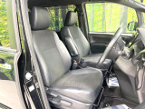運転席まわりには十分なスペースがあり、大柄な方でもゆったり運転していただける環境です。