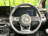 インテリアに合わせたデザインのステアリングは、運転される方のことも考え、運転しやすい形状、大きさです。是非一度、実際に触ってお確かめください。