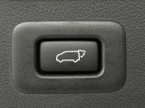 【パワーバックドア】スマートキーや運転席のボタンを押すだけでリアゲートが自動で開閉します!荷物を持っている時や、高い位置にあるバックドアを閉める際に便利な機能です♪