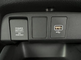 シガーソケットや充電ができるようになっています!!