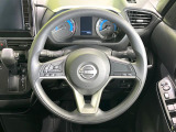 インテリアに合わせたデザインのステアリングは、運転される方のことも考え、運転しやすい形状、大きさです。是非一度、実際に触ってお確かめください。