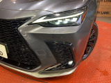 【三眼LEDヘッドライト】スタイリッシュな見た目の三眼LEDヘッドライトを装備♪スタイルだけでなく、夜間の走行も視界良好で安心してお乗りいただけます。
