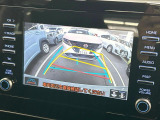 【バックカメラ】駐車時に後方がリアルタイム映像で確認できます。大型商業施設や立体駐車場での駐車時や、夜間のバック時に大活躍!運転スキルに関わらず、今や必須となった装備のひとつです!