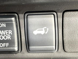 【パワーバックドア】スマートキーや運転席のボタンを押すだけでリアゲートが自動で開閉します!荷物を持っている時や、高い位置にあるバックドアを閉める際に便利な機能です♪