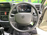 インテリアに合わせたデザインのステアリングは、運転される方のことも考え、運転しやすい形状、大きさです。是非一度、実際に触ってお確かめください。